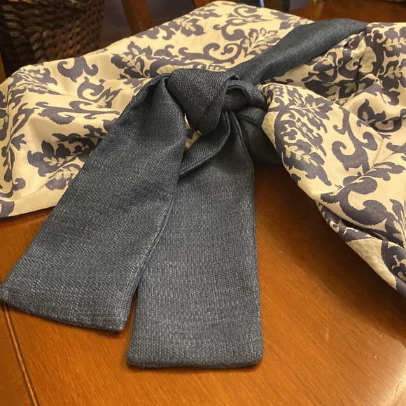 Custom Window Valance - Picture 14 of 16